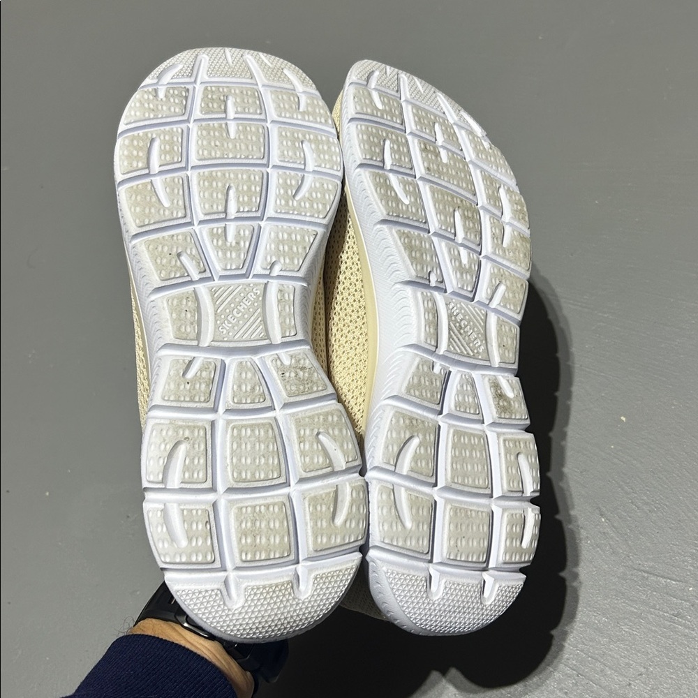 Sketchers Memory Foam Insole Sneaker Shoes (Women’s Size 11) - Picture 9 of 11
